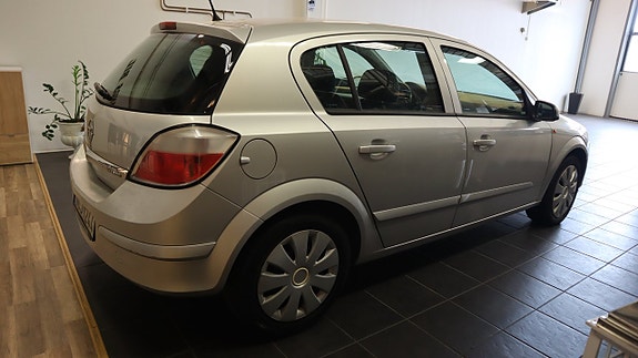 Opel Astra 4 of 5