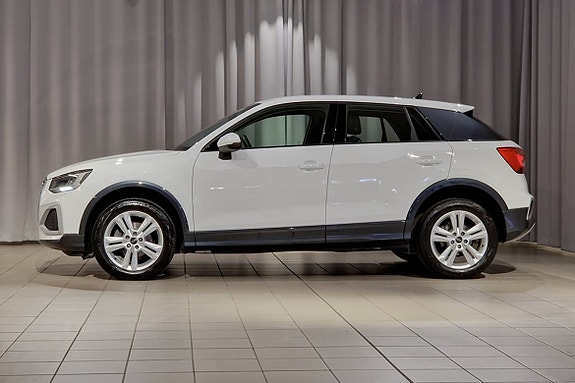 Audi Q2 2 of 5