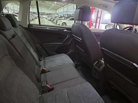 Volkswagen Tiguan 5 of 5
