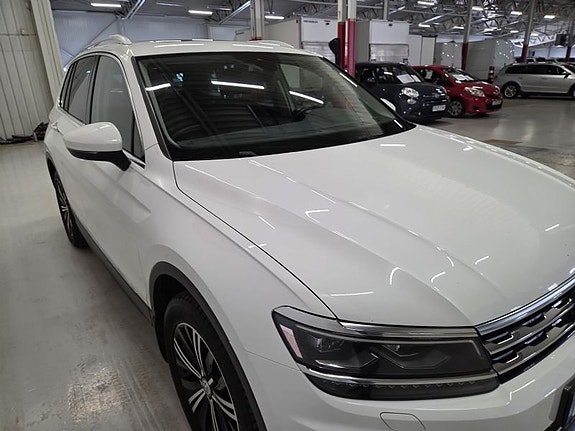 Volkswagen Tiguan 3 of 5