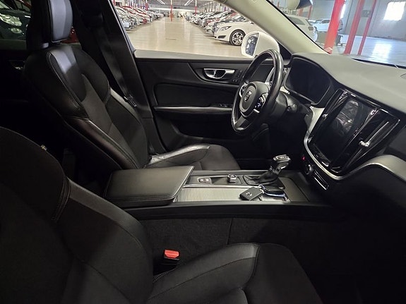 Volvo V60 Cross Country 4 of 5