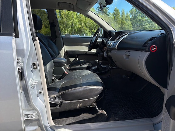 Mitsubishi L200 12 of 25