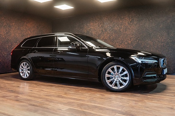 Volvo V90 2 of 5