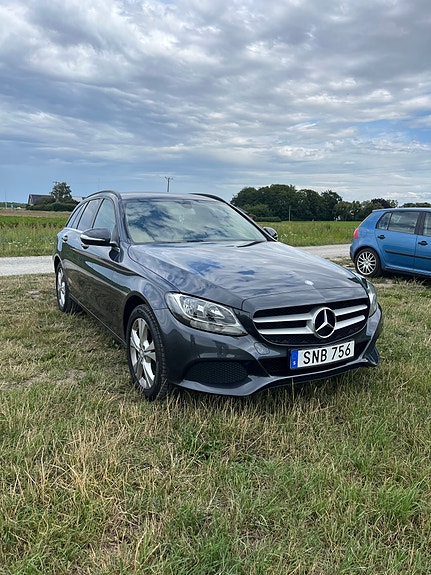 Mercedes-Benz C180 2 of 12