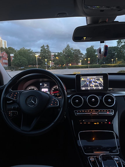 Mercedes-Benz C180 10 of 12