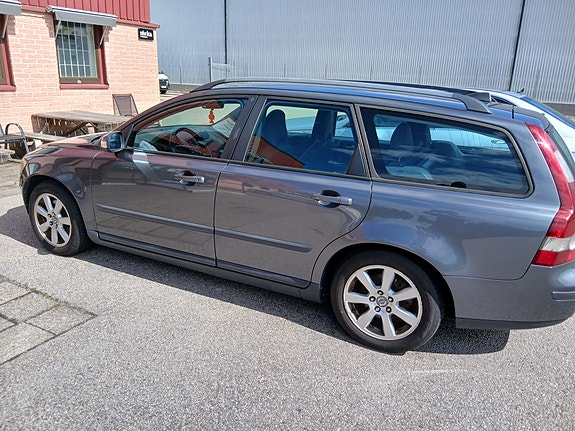 Volvo V50 2 of 2