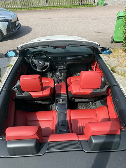 BMW 330i 3 of 5