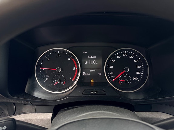 Volkswagen Crafter 8 of 12