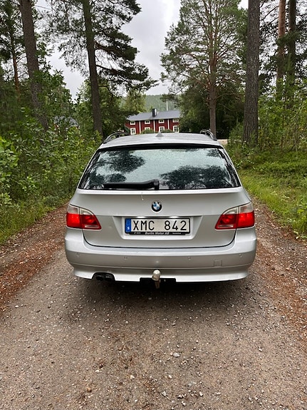 BMW 525i 3 of 5