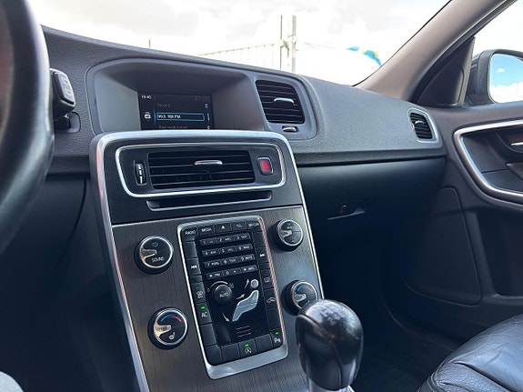 Volvo V60 14 of 23