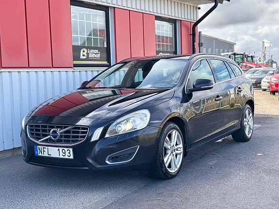 Volvo V60 2 of 23
