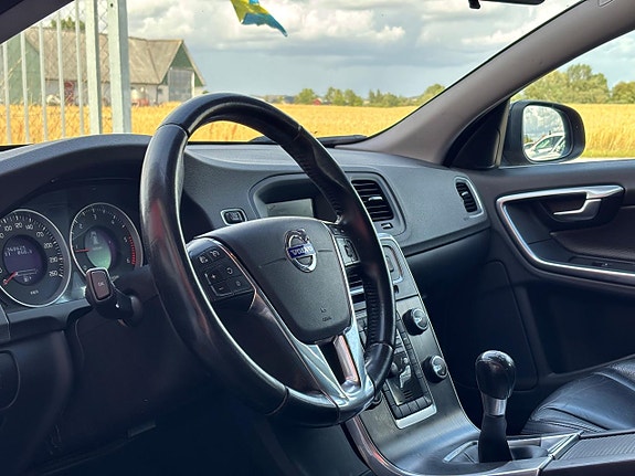 Volvo V60 8 of 23