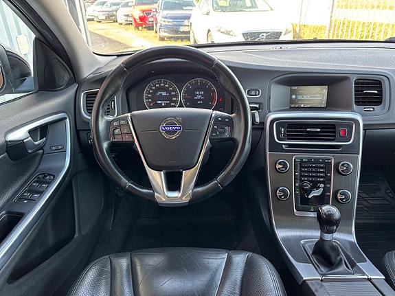 Volvo V60 10 of 23