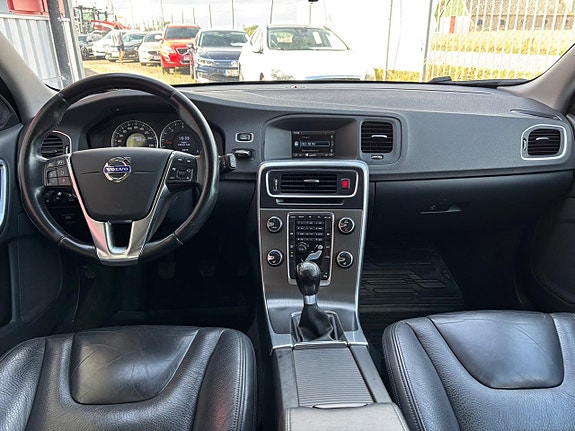 Volvo V60 9 of 23