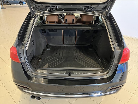 BMW 320i 13 of 13
