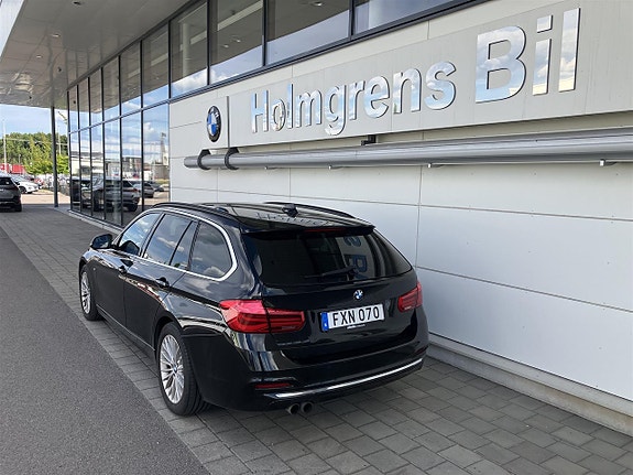 BMW 320i 5 of 5