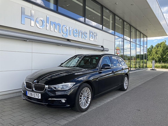 BMW 320i 4 of 5