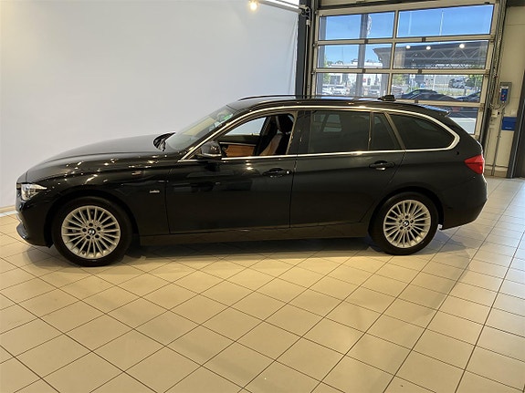 BMW 320i 2 of 5