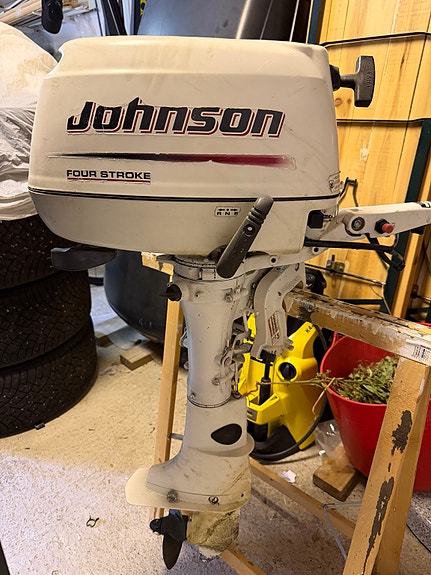 Uttern 410 med Johnson 5 hk fyrtakt och trailer 3 of 3