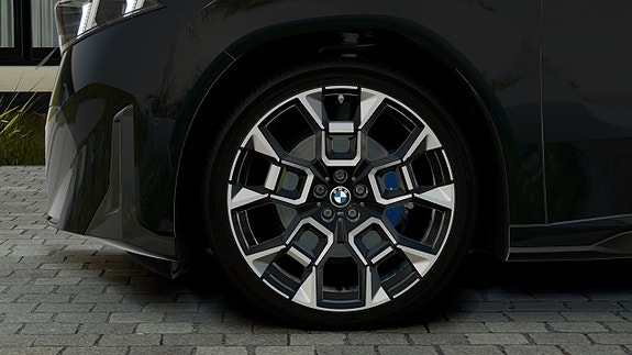 BMW iX3 7 of 13