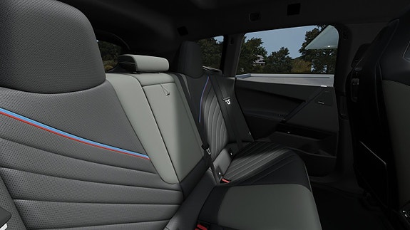 BMW iX 11 of 13