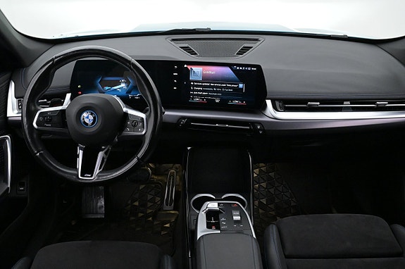BMW iX1 6 of 27