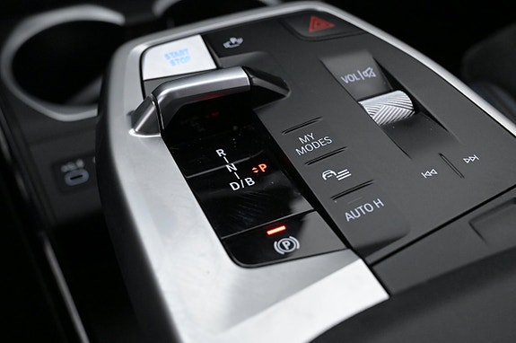 BMW iX1 19 of 27