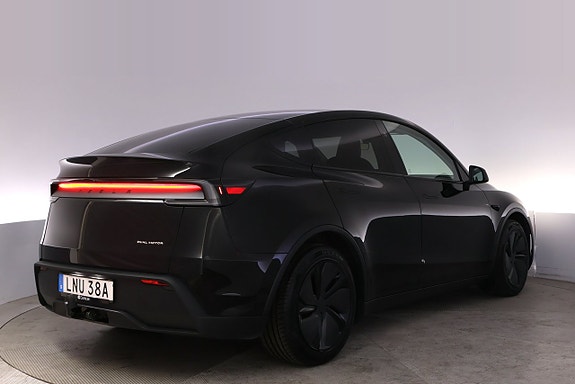 Tesla Model Y 5 of 5