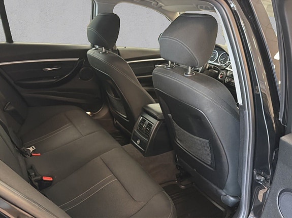 BMW 318d 13 of 22