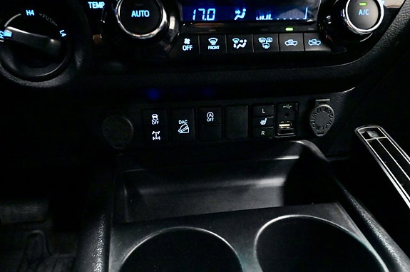 Toyota HiLux 21 of 24
