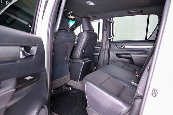Toyota HiLux 9 of 24