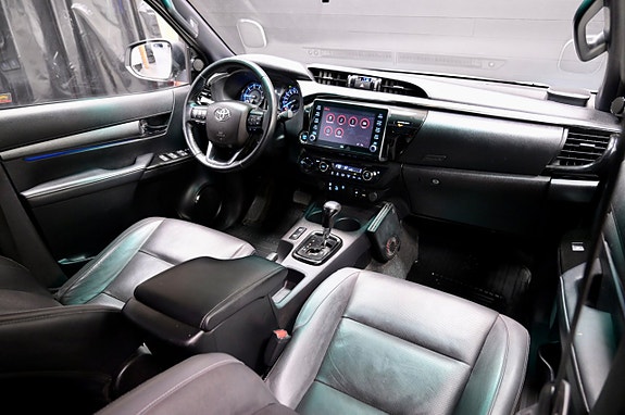 Toyota HiLux 11 of 24