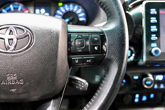 Toyota HiLux 16 of 24