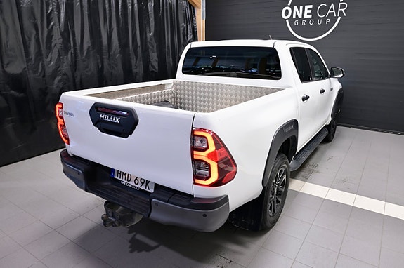 Toyota HiLux 7 of 24