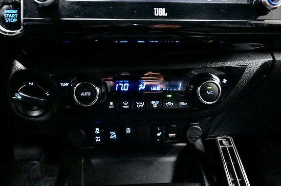 Toyota HiLux 22 of 24