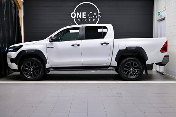 Toyota HiLux 3 of 24
