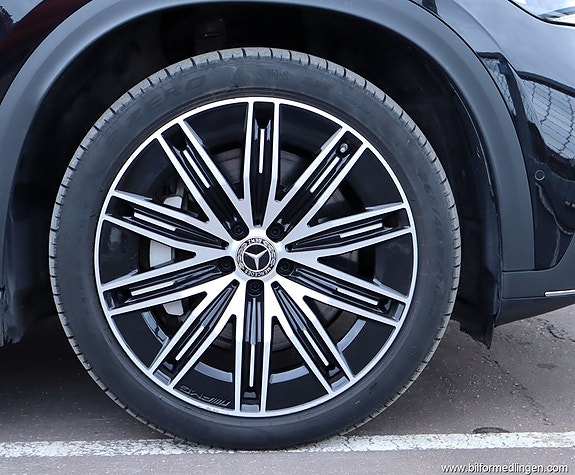 Mercedes-Benz EQE SUV 18 of 24