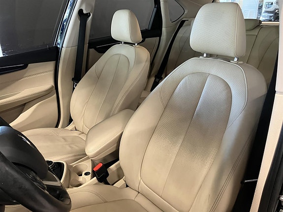 BMW 218d 8 of 11