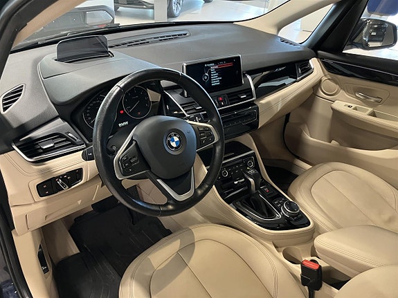 BMW 218d 7 of 11
