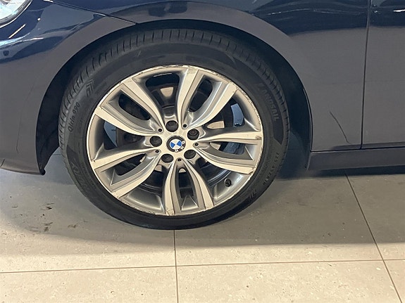 BMW 218d 4 of 11