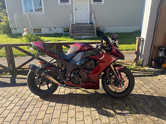 Kawasaki Ninja ZX-10R 4 of 6