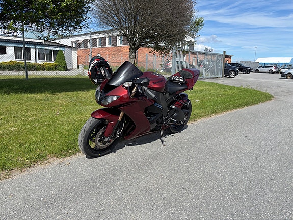 Kawasaki Ninja ZX-10R 3 of 6