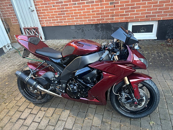 Kawasaki Ninja ZX-10R 2 of 6