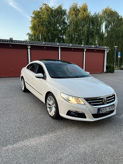 Volkswagen Passat CC 2 of 8