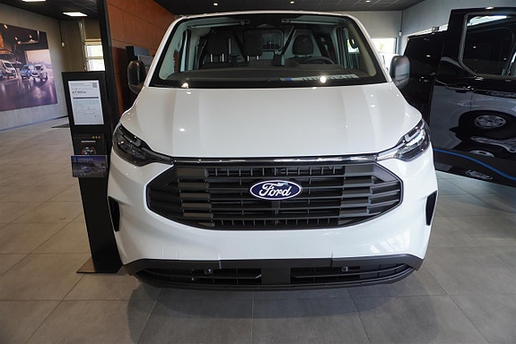 Ford Transit Custom 2 of 8