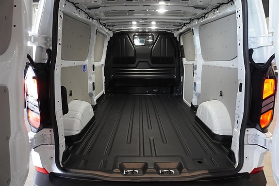 Ford Transit Custom 6 of 8
