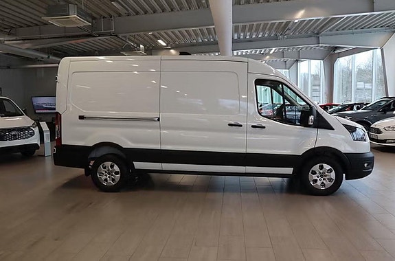 Ford Transit 2 of 4