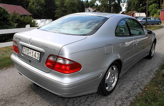 Mercedes-Benz CLK200 2 of 3