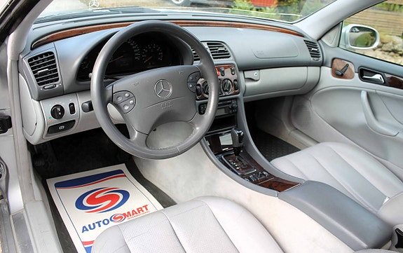 Mercedes-Benz CLK200 3 of 3