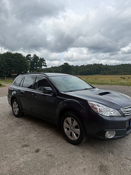 Subaru Outback 3 of 5